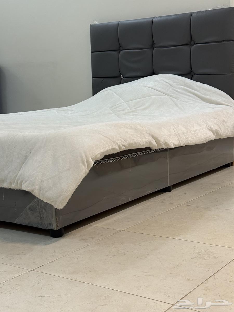 One and a half person bed with mattress63655526315522110