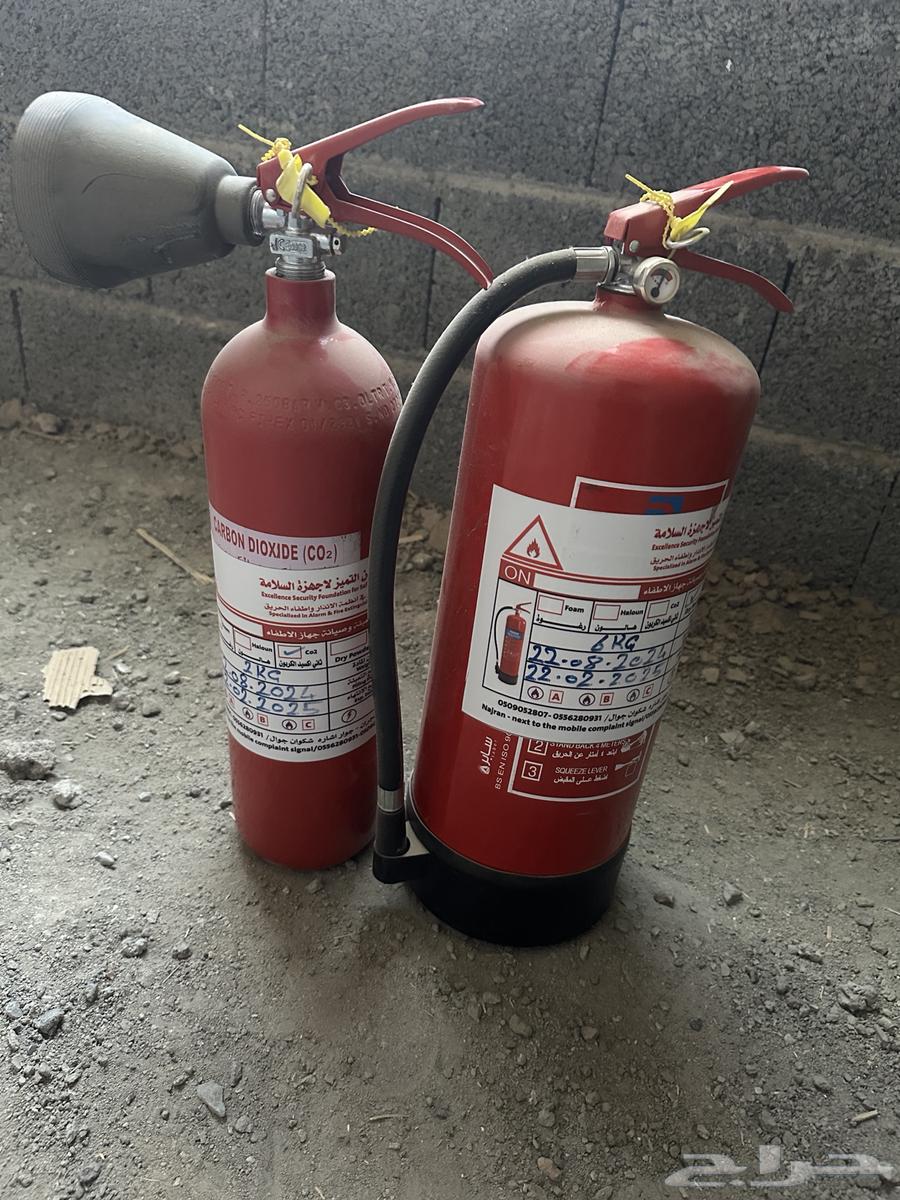 4 fire extinguishers63672525991171111