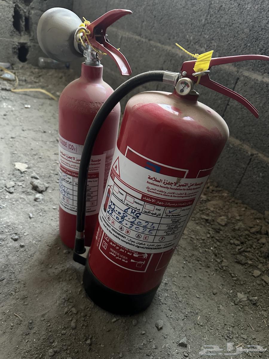 4 fire extinguishers63672525991171110