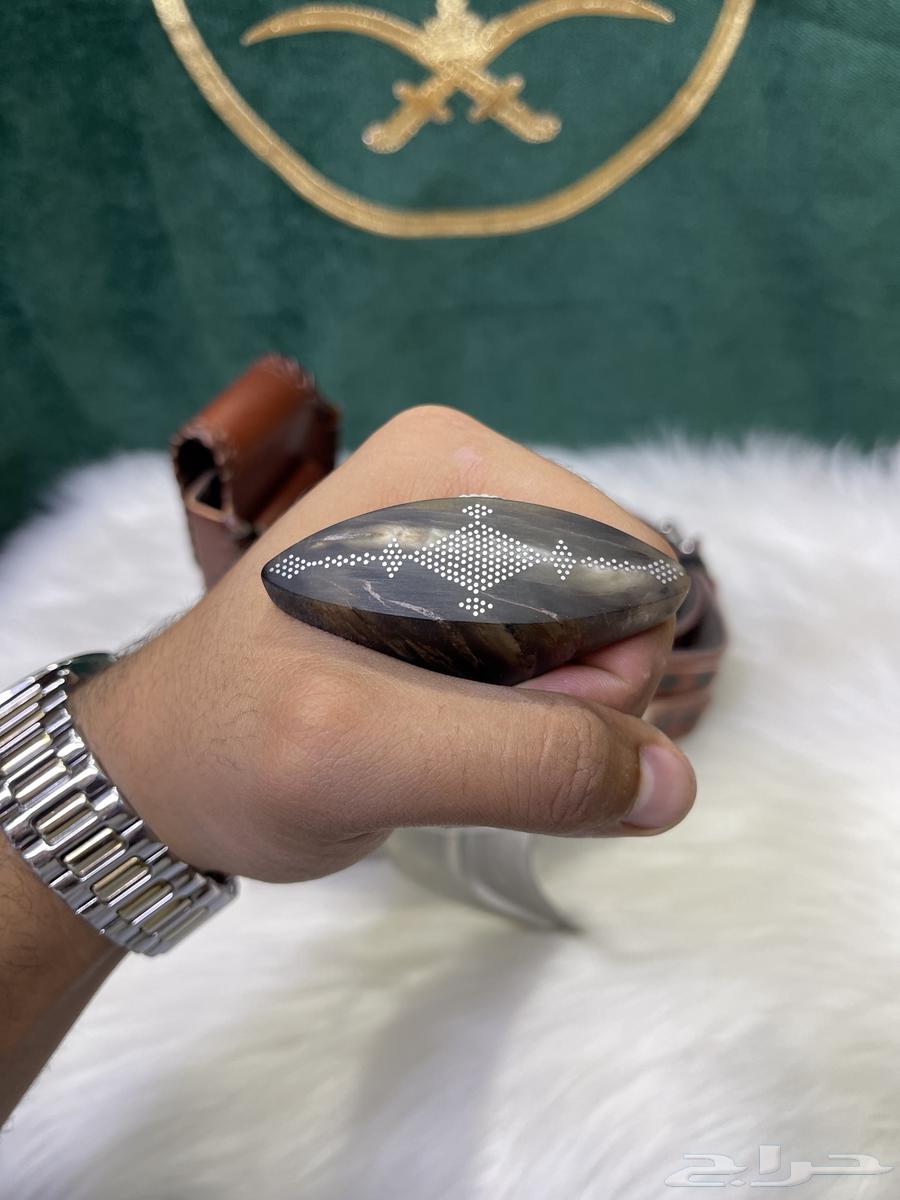 Silver dagger with natural horn handle and nail sheath63655506679938112