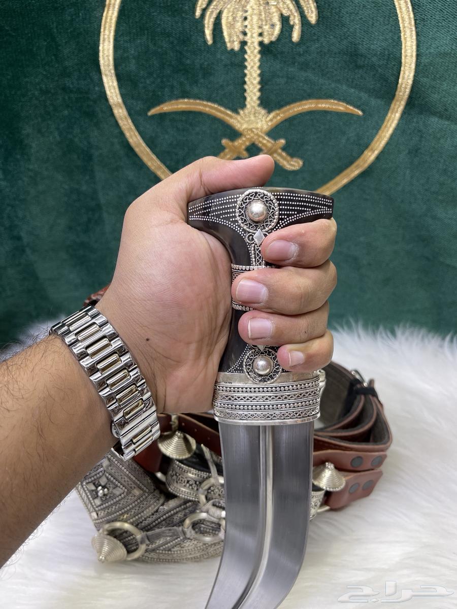 Silver dagger with natural horn handle and nail sheath63655506679938113