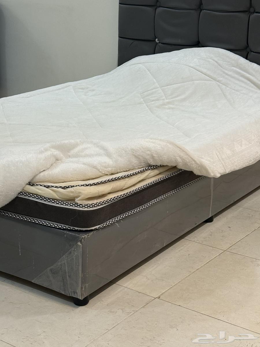 One and a half person bed with mattress63655526315522112