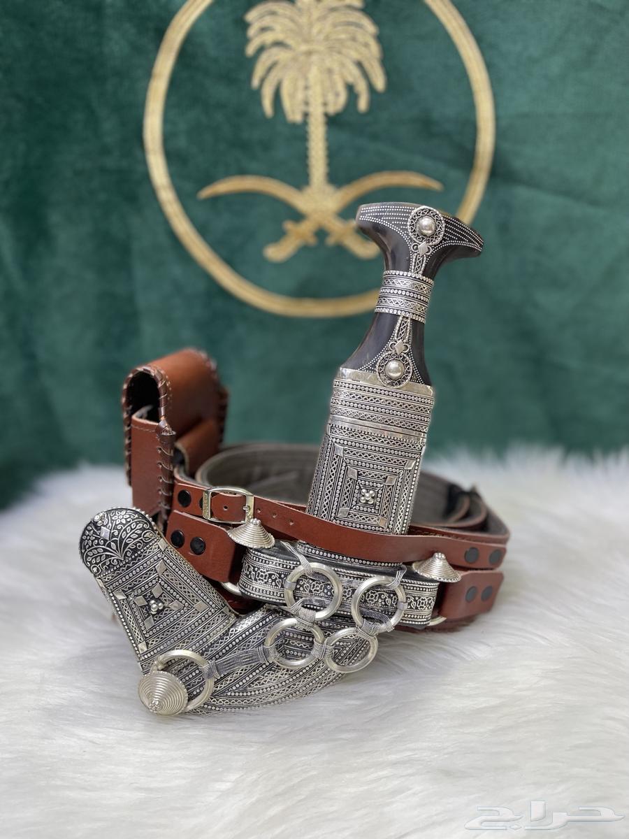 Silver dagger with natural horn handle and nail sheath63655506679938110