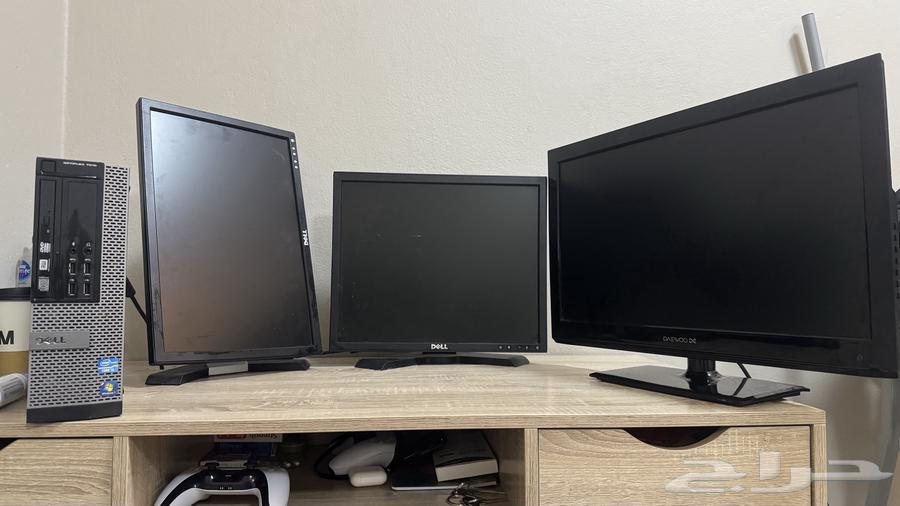 Three screens and a computer63655518933889110