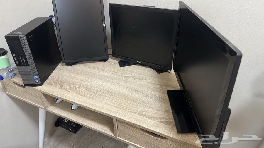 Three screens and a computer63655518933889111