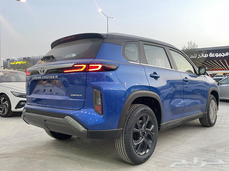 تويوتا اوربان كروز 2025GLXفل كامل سقف اسود(بنزين)1.5L63675668419329114