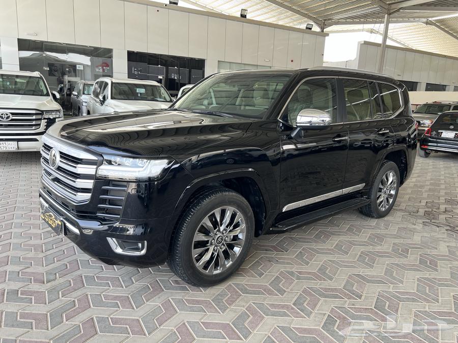 تويوتا لاندكروزر 2023   VX سعود ماشي 48 الف عليه حمايه كامل63680979909634111