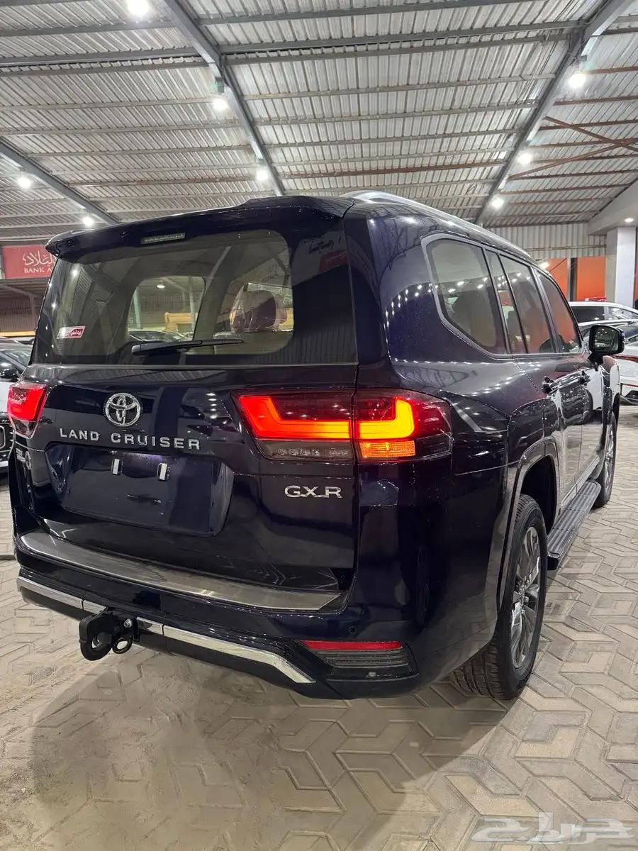 تويوتا لاندكروزر 2024 بنزين GXR3 السعر. (285000)63676628154883111