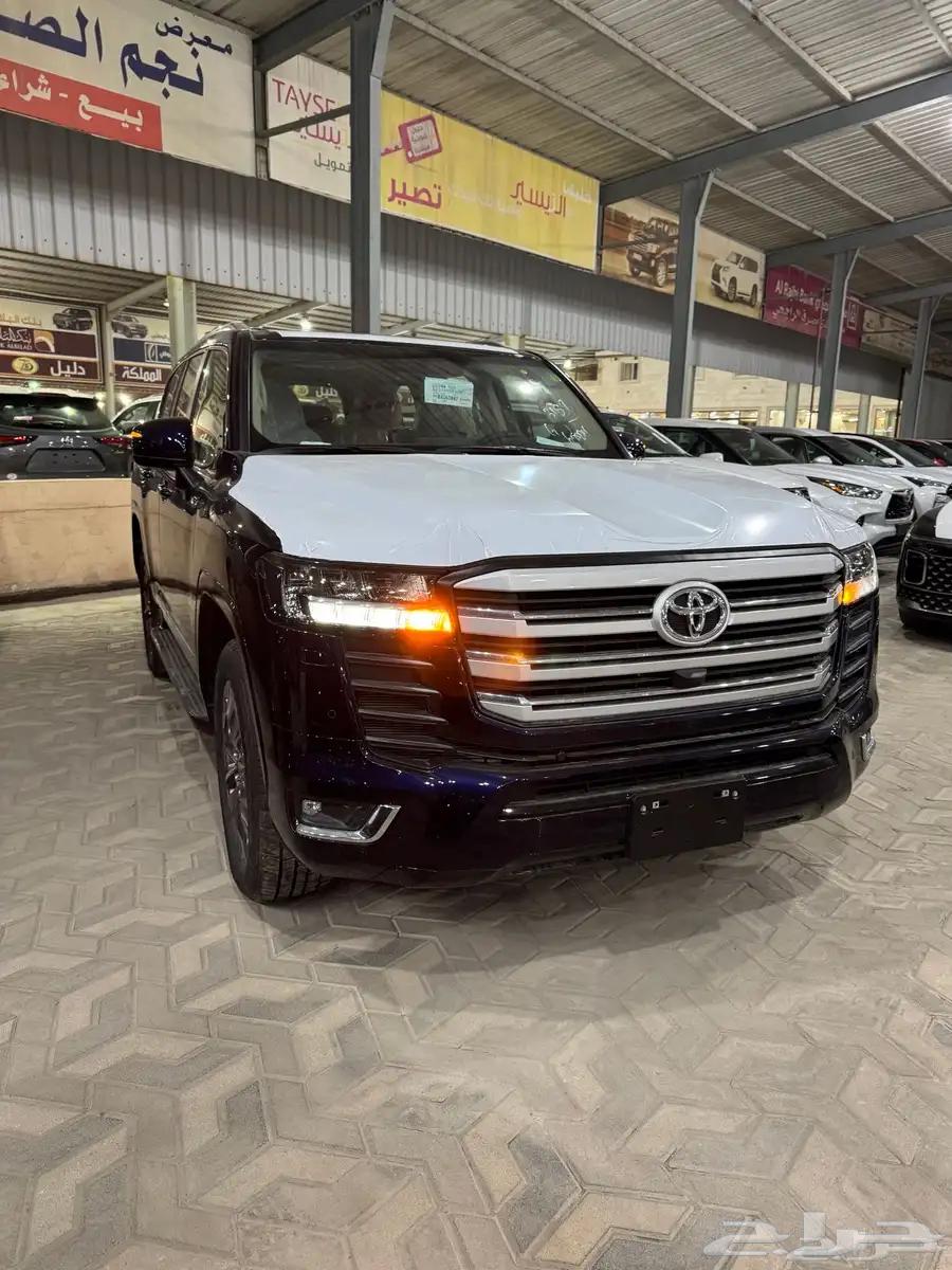 تويوتا لاندكروزر 2024 بنزين GXR3 السعر. (285000)63676628154883113