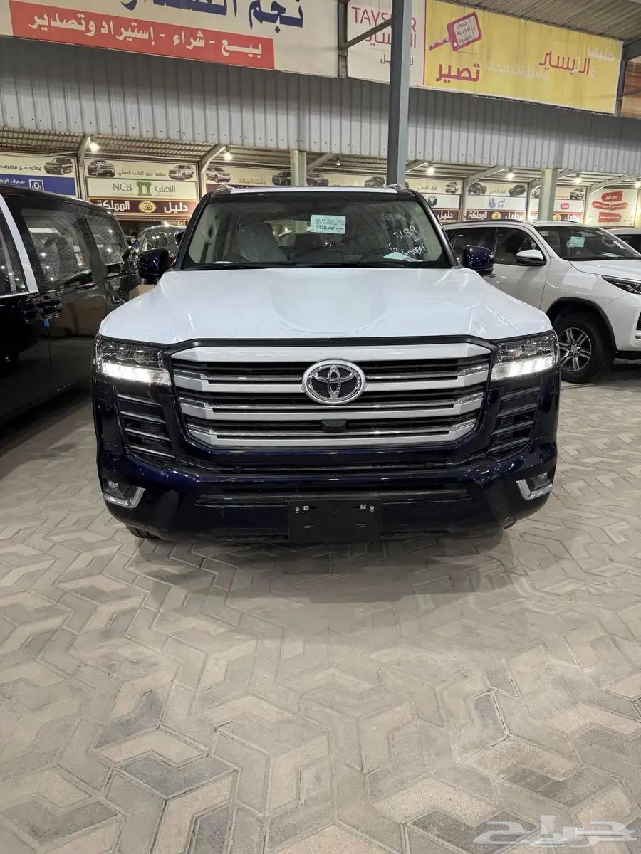 تويوتا لاندكروزر 2024 بنزين GXR3 السعر. (285000)63676628154883110