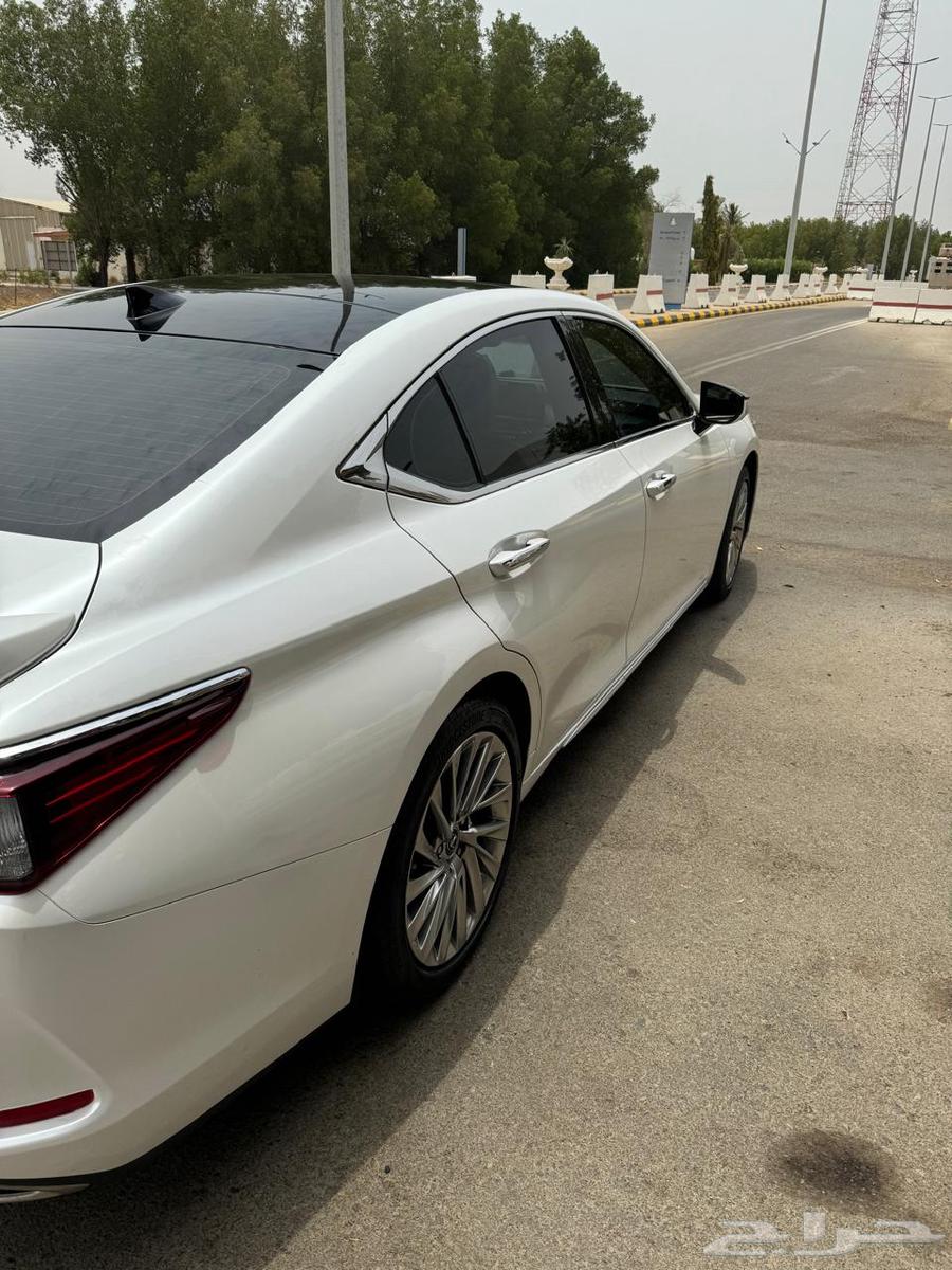 للبيع لكزس ES 2023 بريمي 6 سلندر ابيض 35063674521045763112