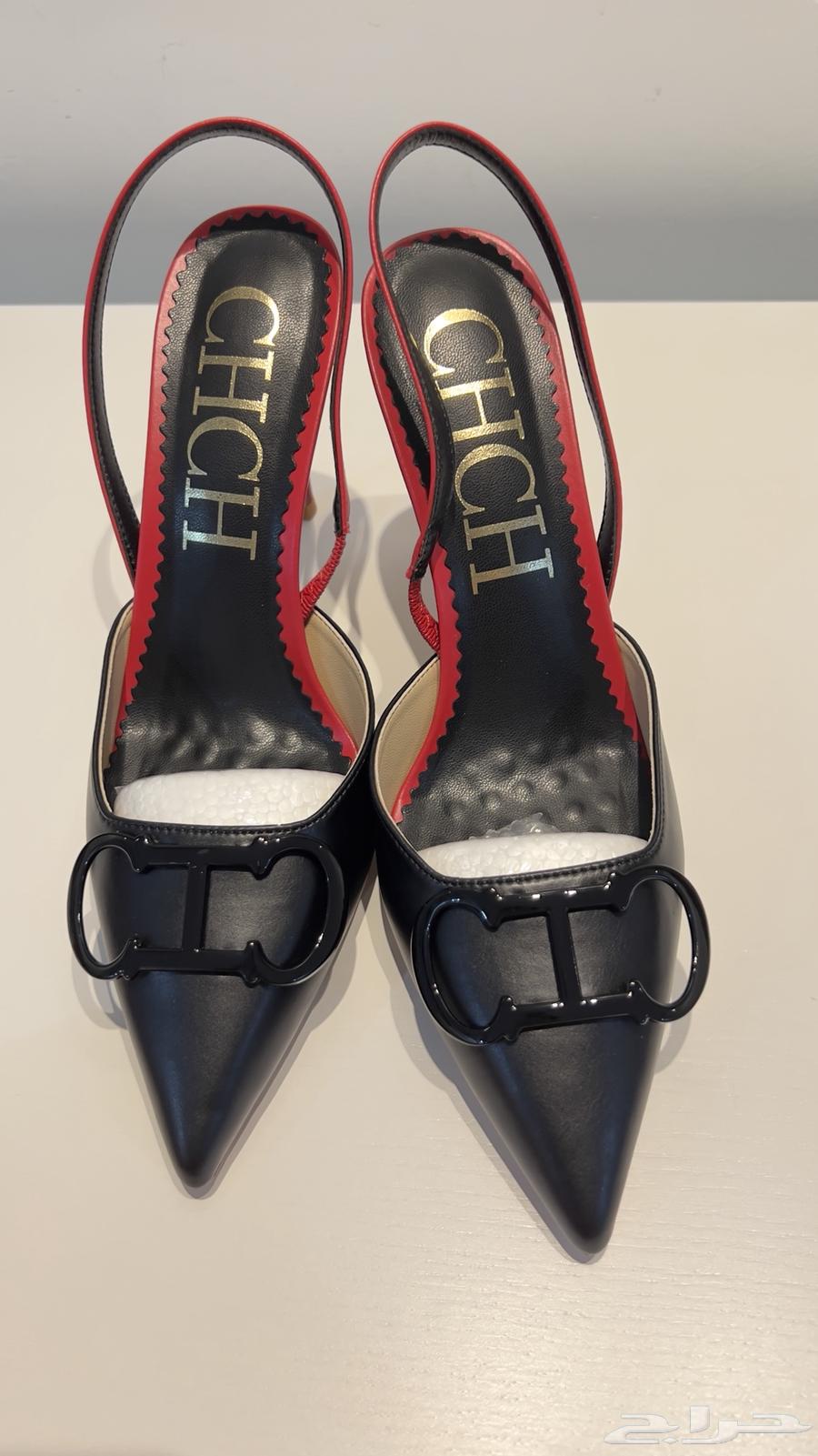 I have a new unused Carolina Herrera shoes and a waxing device set63667536080769110