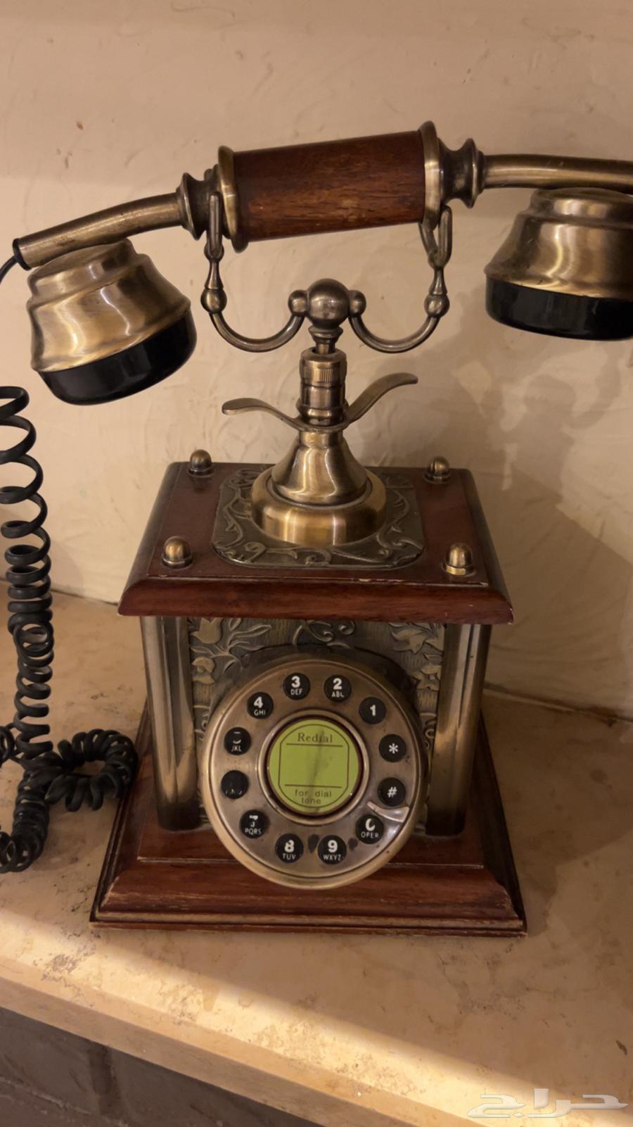 تلفونات قديمه وراديو قديم ولوحة سيارات قديمه63655612415874111