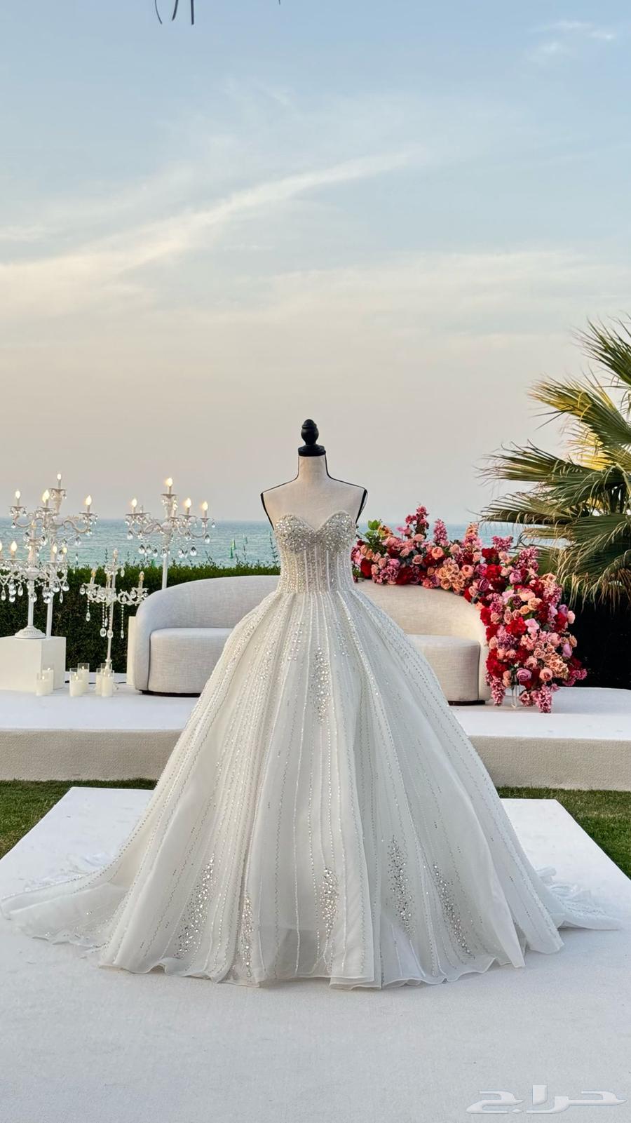 فستان زواج مع طرحته يلبس مقاس سمول وميديم .63656134289409113
