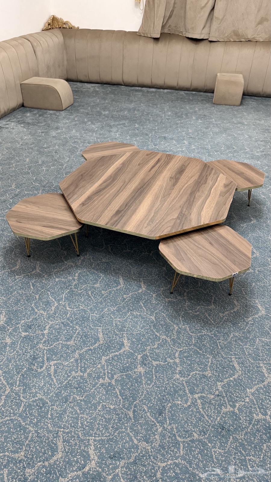 Floor tables63657243538177110
