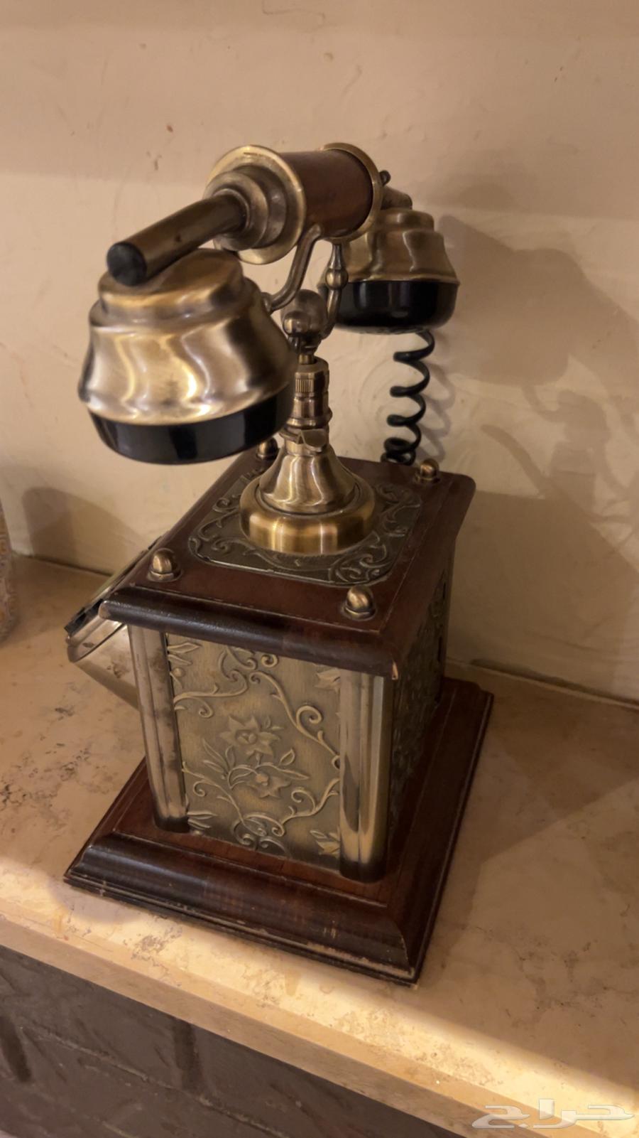 تلفونات قديمه وراديو قديم ولوحة سيارات قديمه63655612415874112