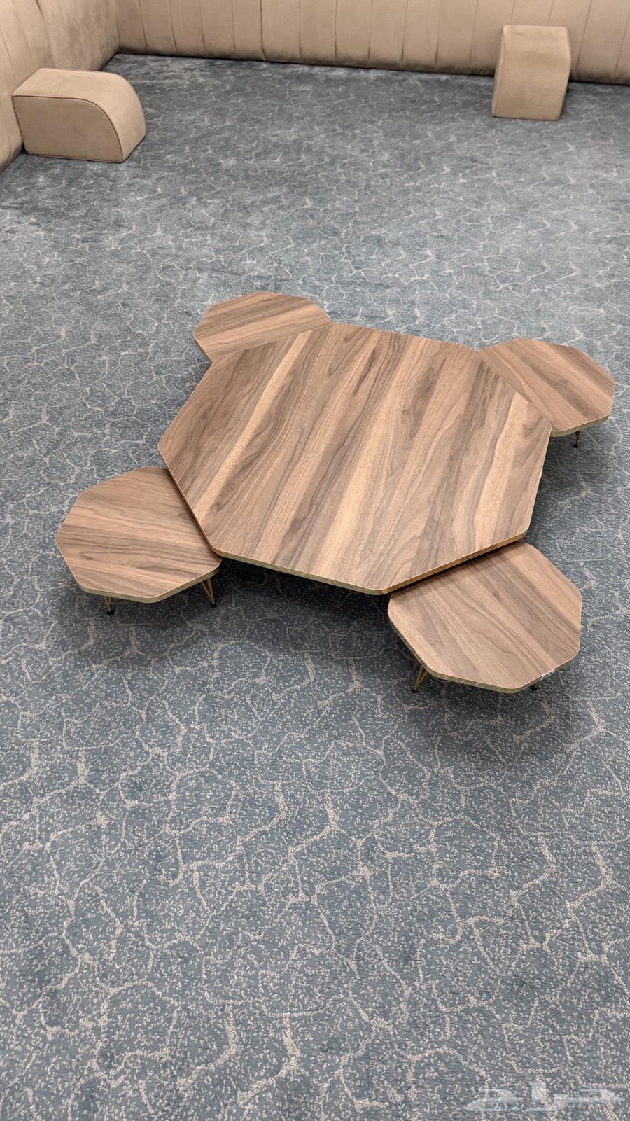 Floor tables63657243538177111