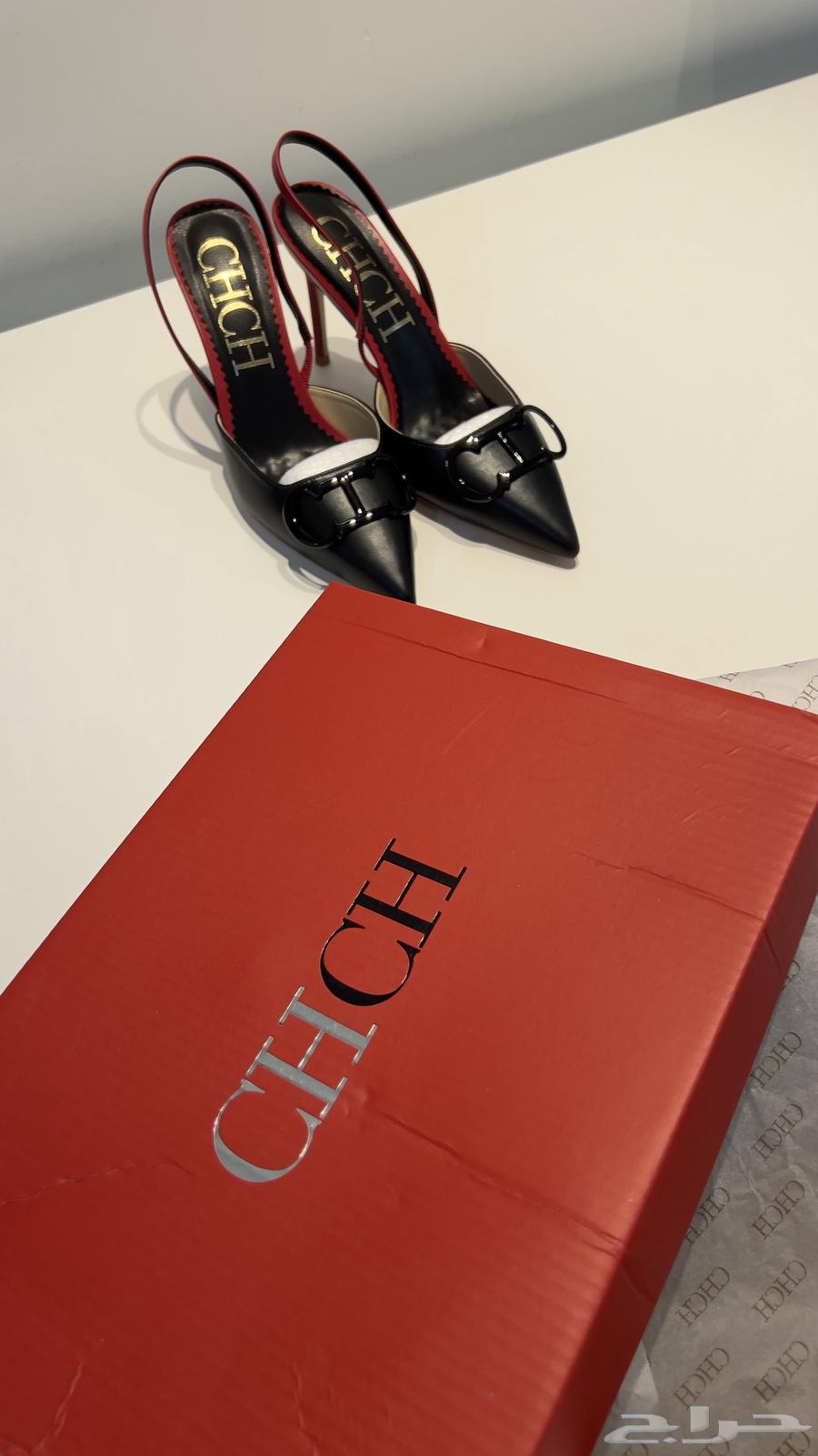 I have a new unused Carolina Herrera shoes and a waxing device set63667536080769111