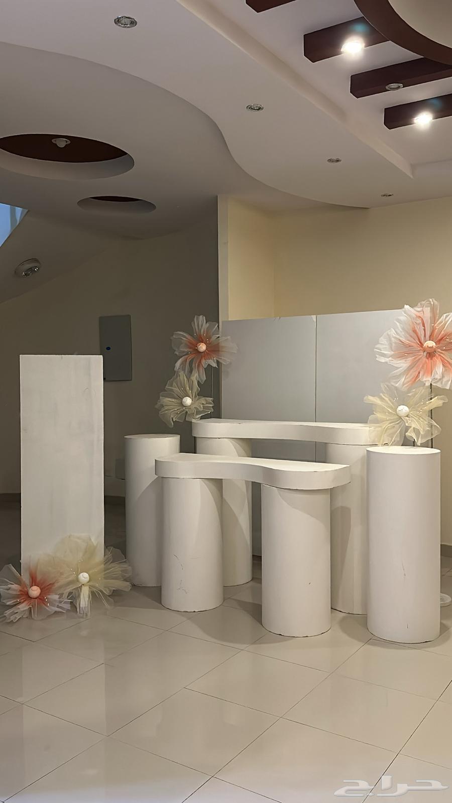 Reception stands and tables63667537847171110