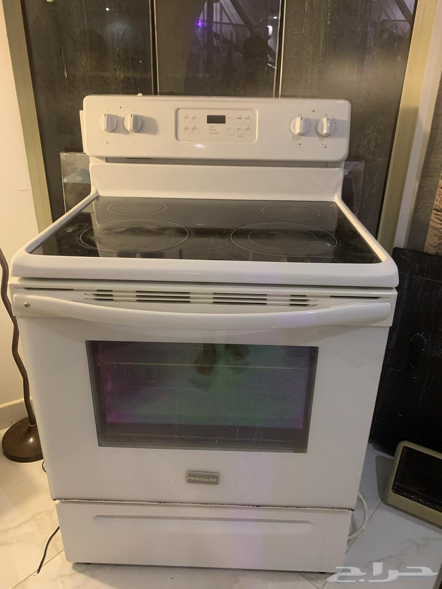 Electric oven for sale with four burners and an oven below as shown in the pictures63657327962754110