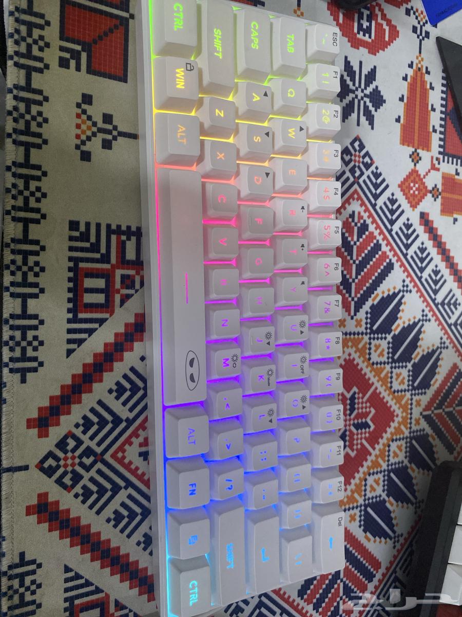 كيبورد ابيض RGB للبيع63655613788547110