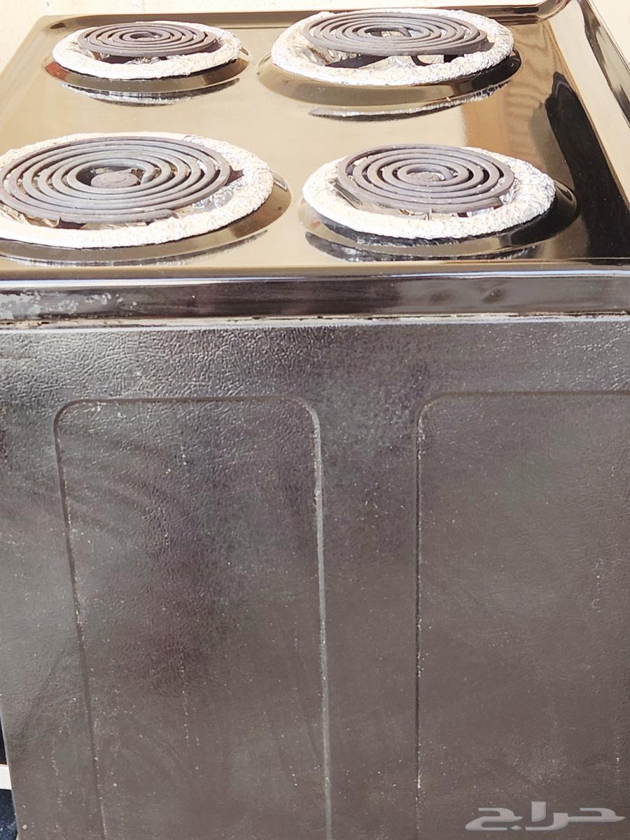 Excellent condition oven for sale at a cheap price of 150 SAR63655625756545111