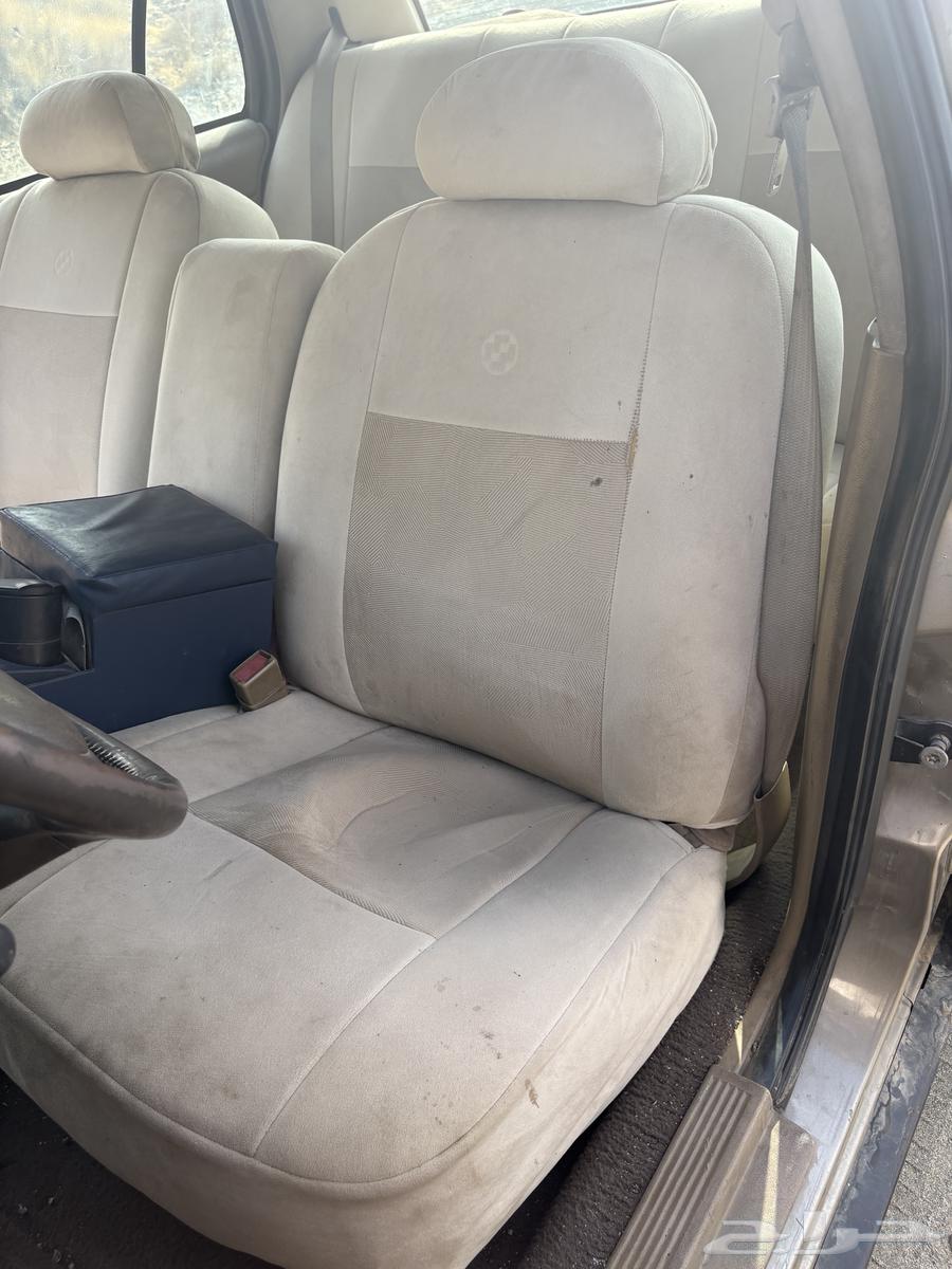 Ford Marquis, golden color, model 2001, mileage unknown, belt63699258040961114