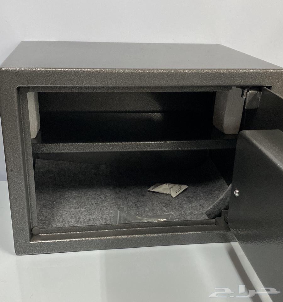 Safe with key63656880100738111