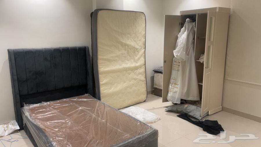 Luxurious bed with mattress and two-door wardrobe63655890162177110