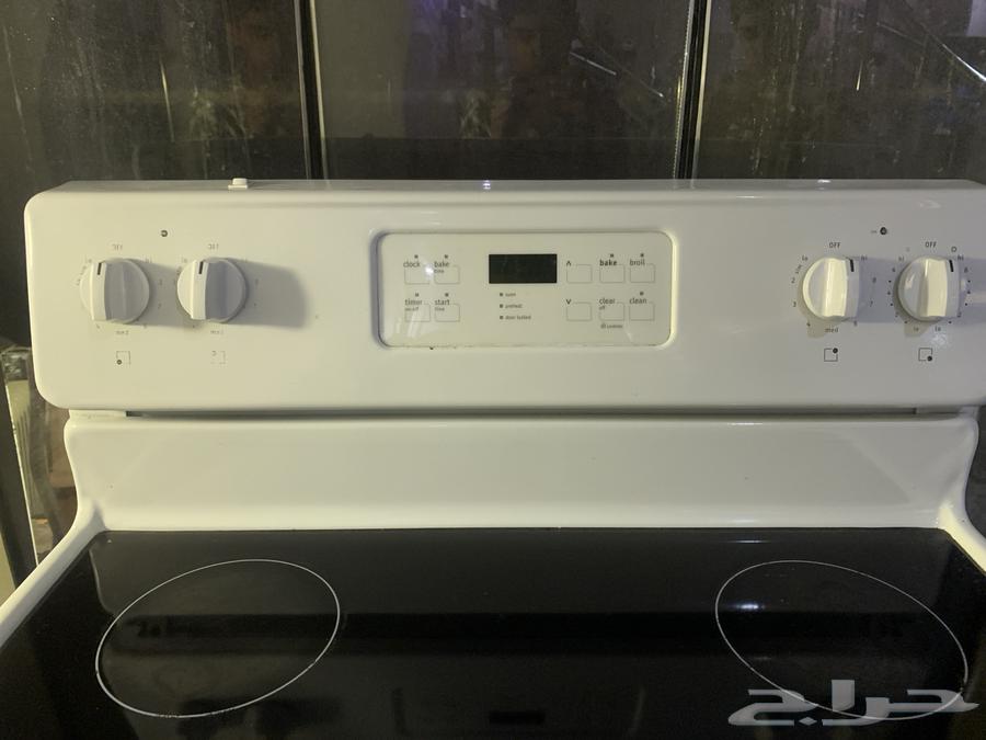 Electric oven for sale with four burners and an oven below as shown in the pictures63657327962754113