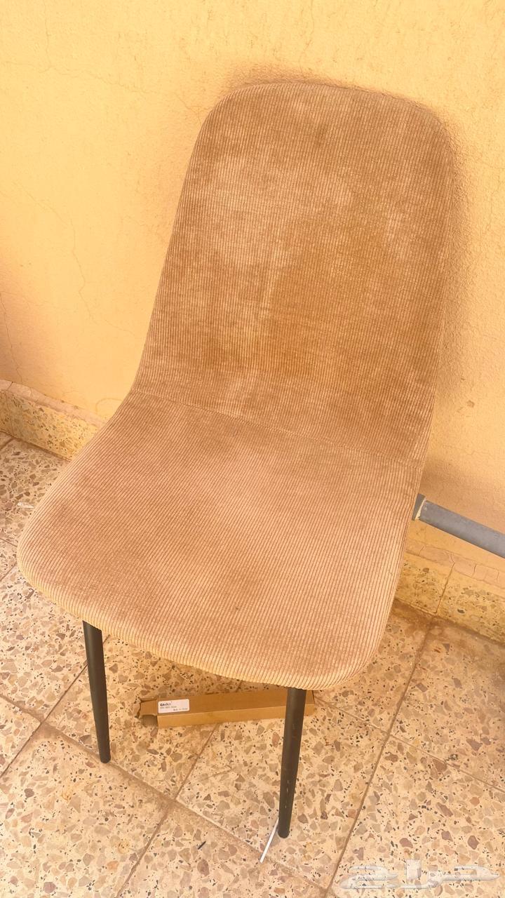 للبيع اثاث مستعمل كنب قطعتين وجلست مع اربع تكايات طاولولتين63656621400451114