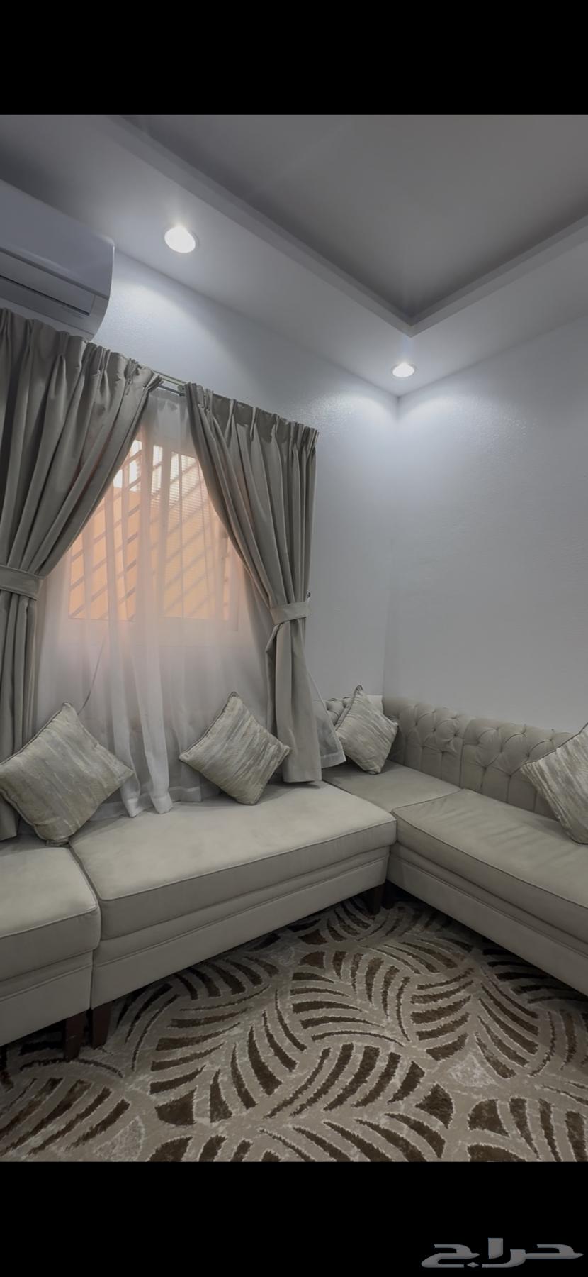 Sofa for sale, almost new and clean63656877951873114