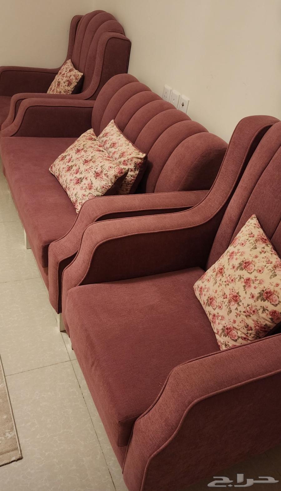 كنب مع مكتبة تلفزيون شبه جديد63655711065089110