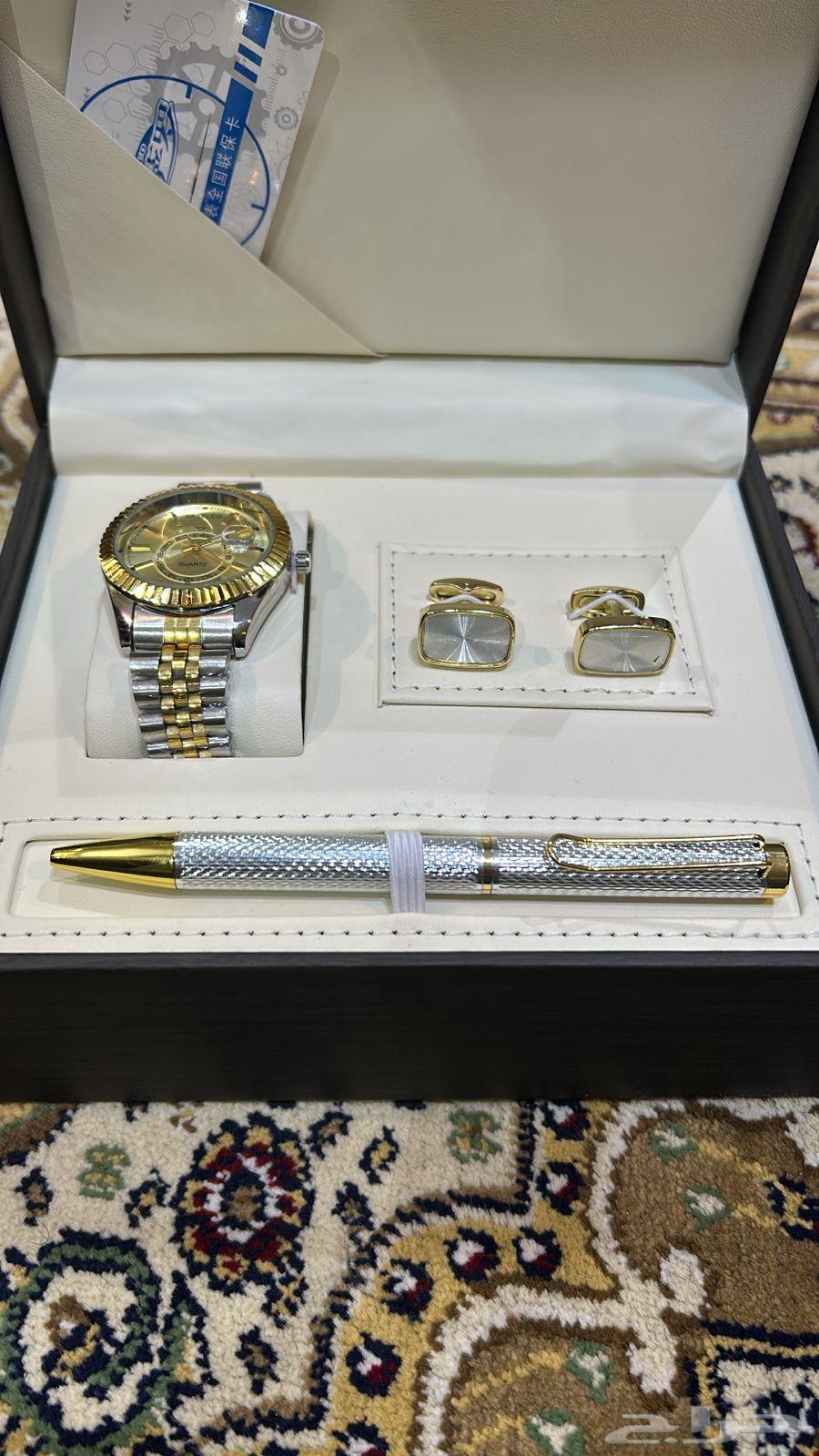 New and unused men's set with watch, cufflinks, and pen63656213343491113
