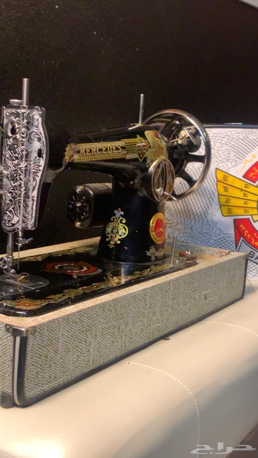 Old sewing machine63667691162625112