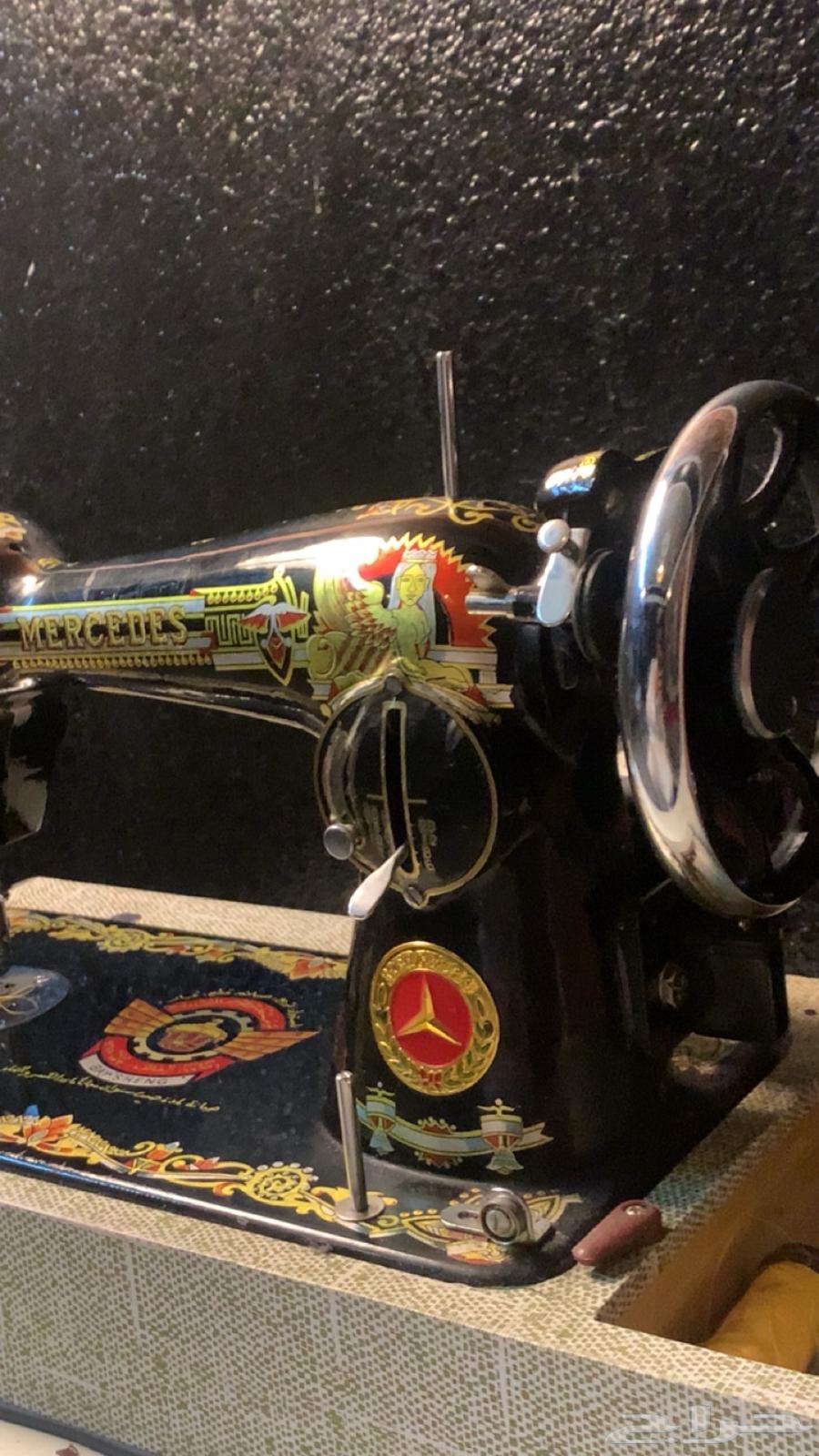 Old sewing machine63667691162625111
