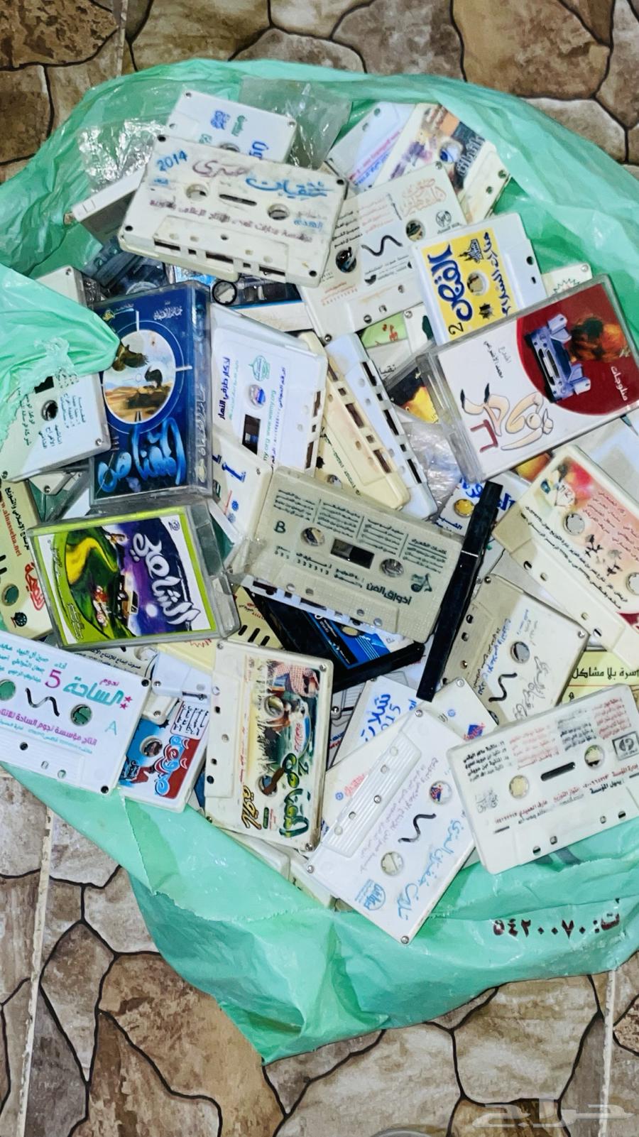 Old cassette tapes63667547700353113