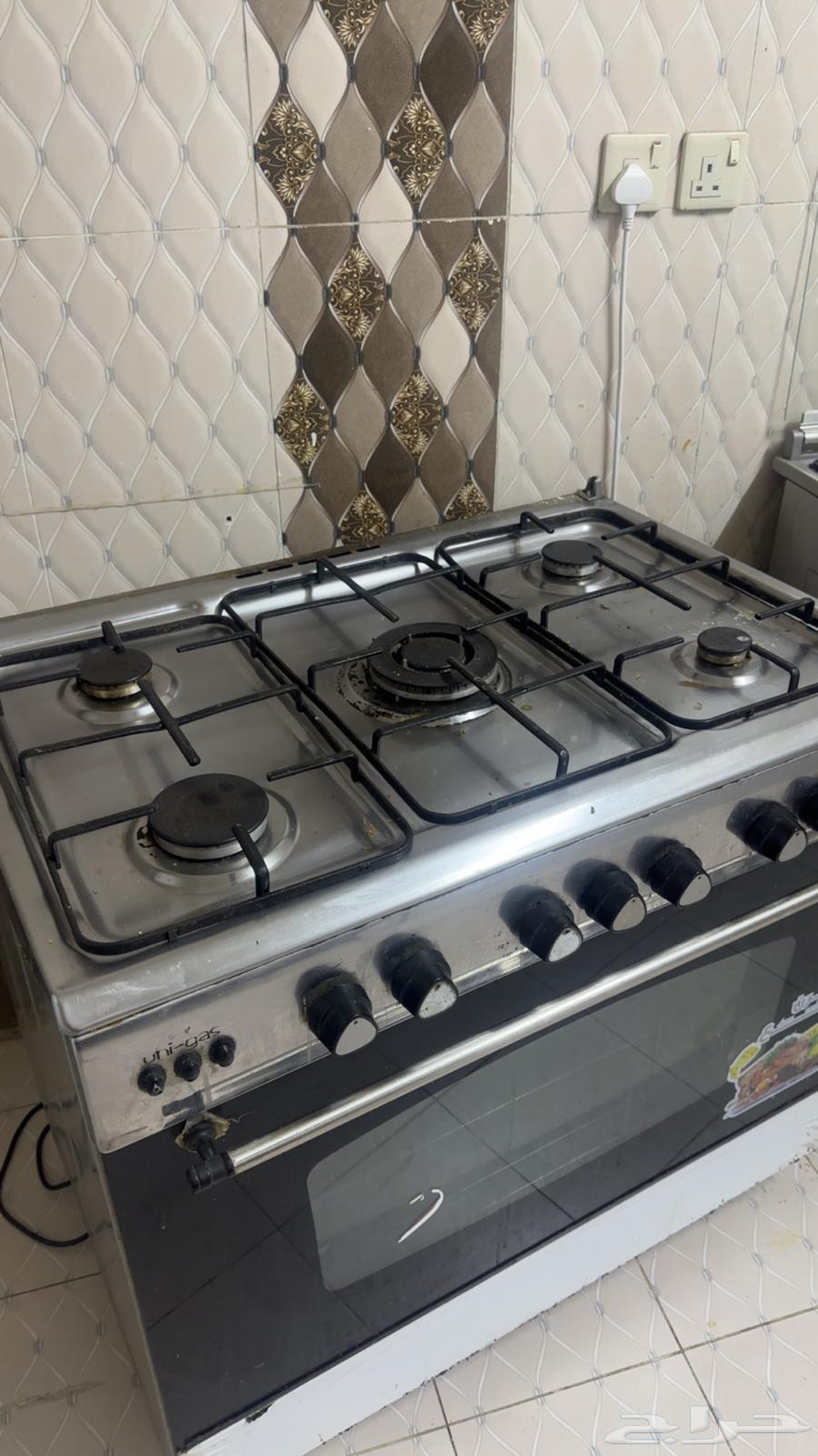 Oven in good condition, but the middle eye doesn't hold, closes on the summer63667795380738110