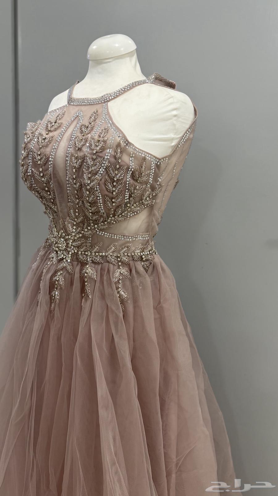 Elegant evening dress worn for only 3 hours63667803660545112