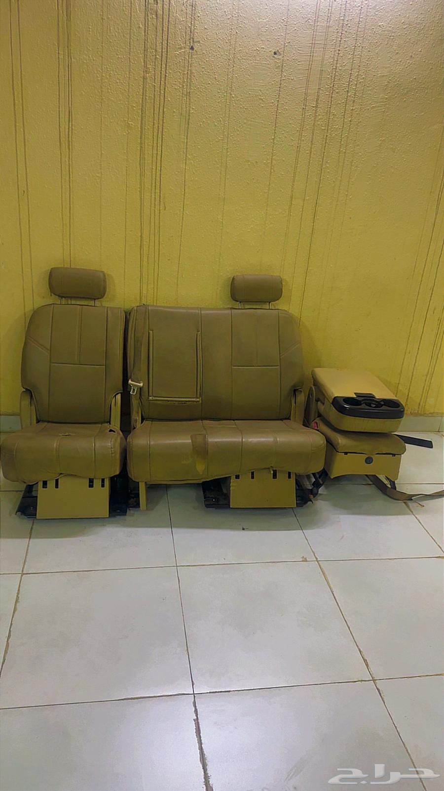 2014 Tahoe rear seats with front armrest for LT in excellent condition63715075542913111
