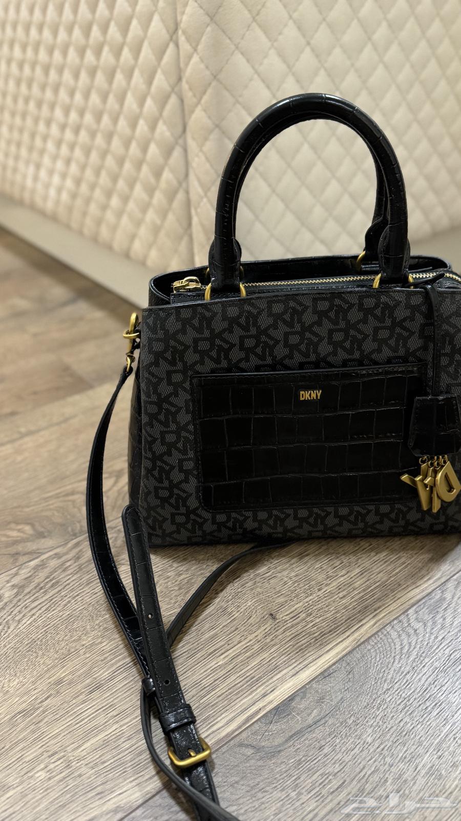 Original DKNY bag, anyone interested in buying can contact privately63667797651843112