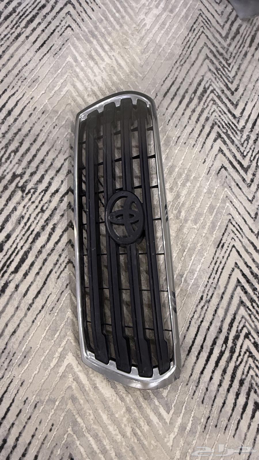 GX grille 2012-2015 original agency, very clean and intact with front bumper sponge63709172546818111