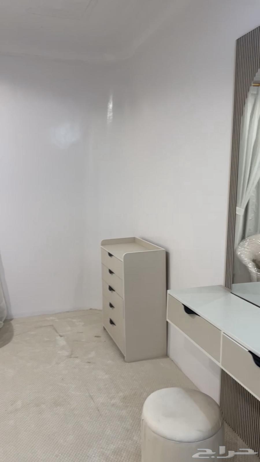 Used furniture63667554695171111