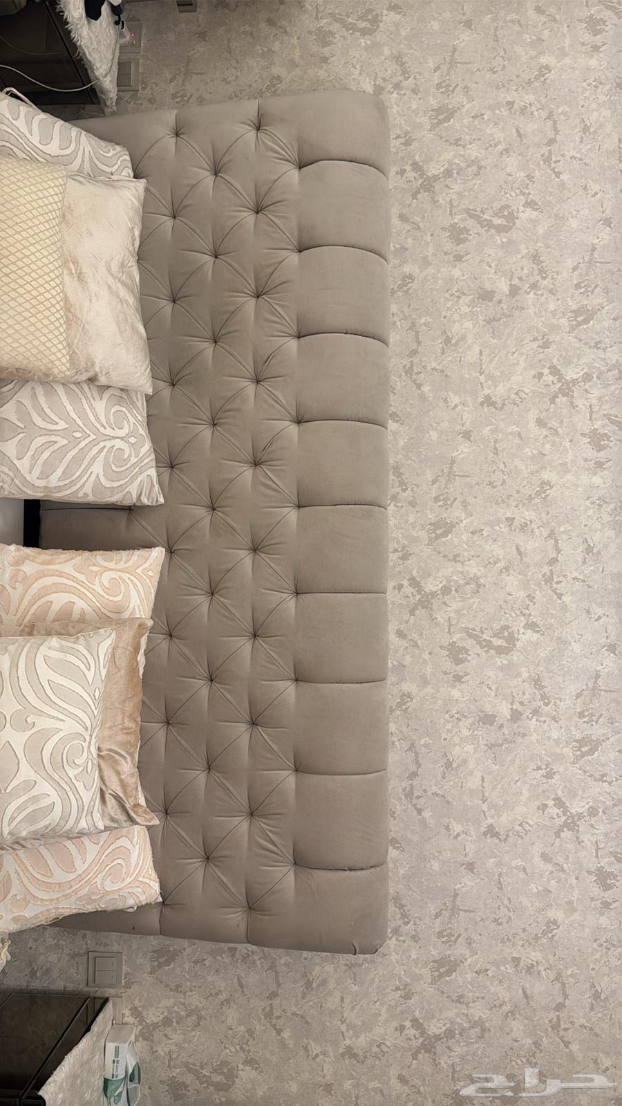 Back of a bed from Abayat63667796975106110