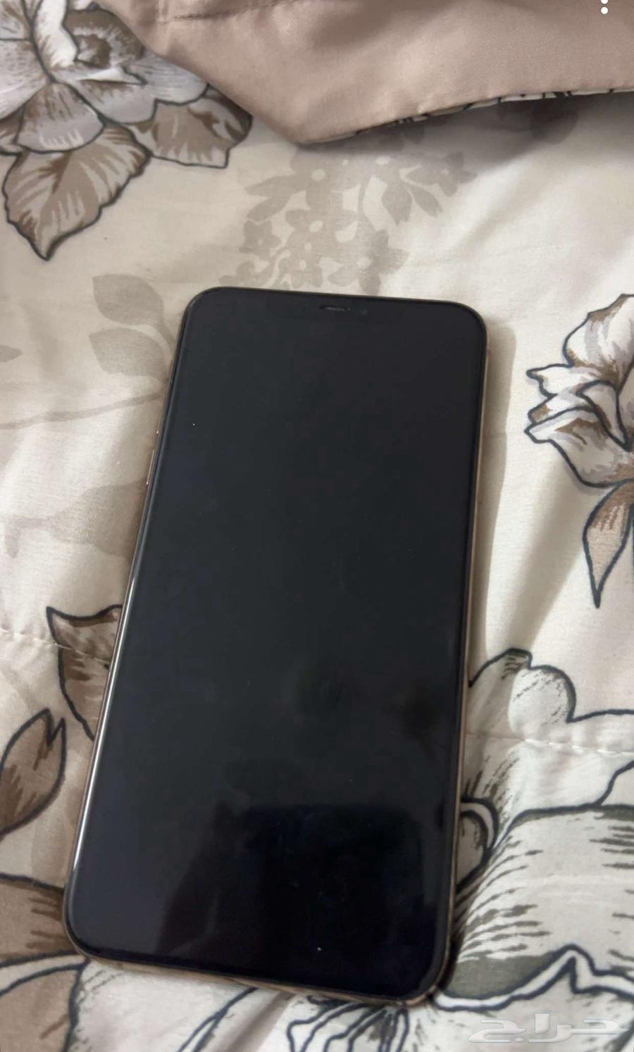 iPhone 11 Pro Max نظيف ما فات صيانة في الكاميرا فيها اللي63667792775426112