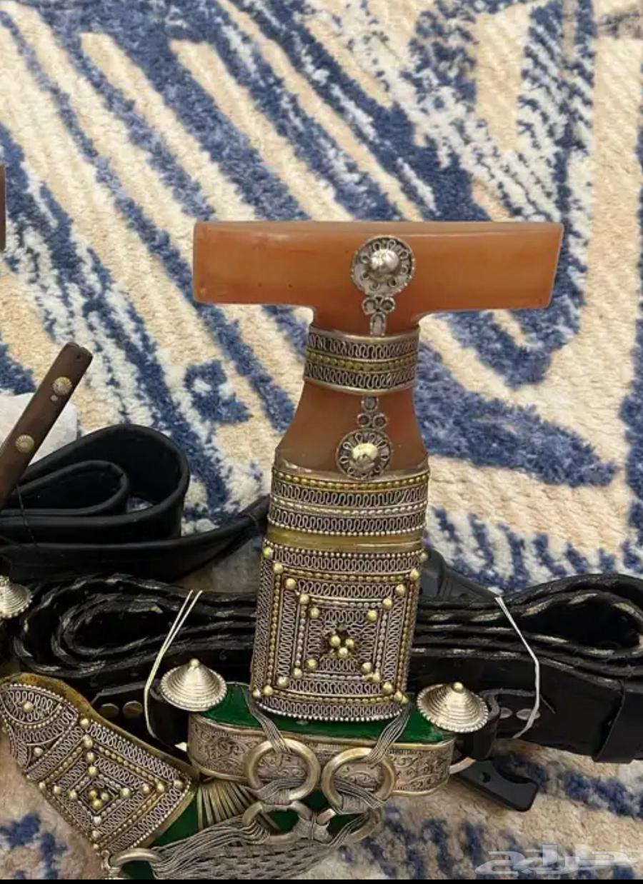 A giraffe-like dagger63667802550147110