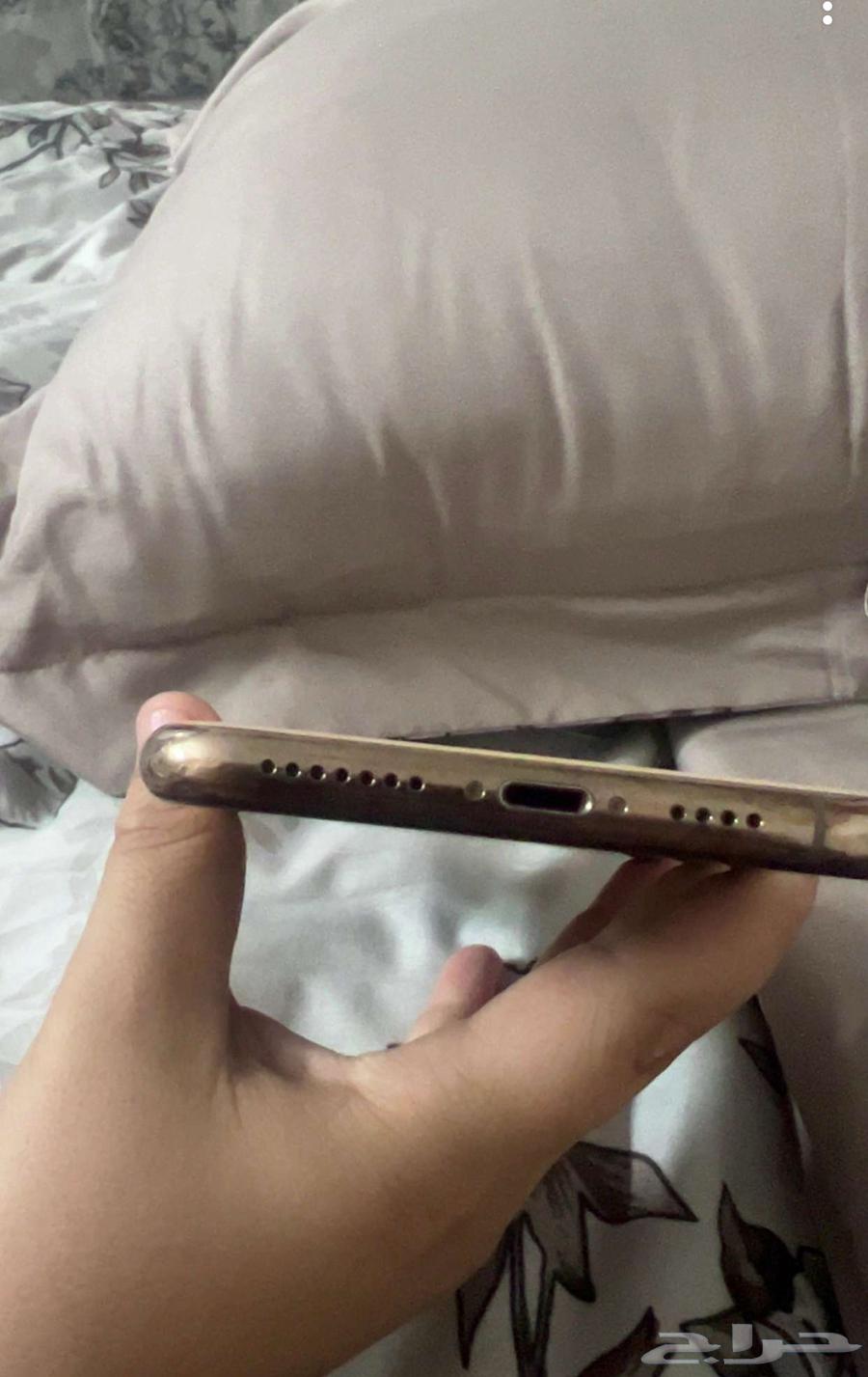 iPhone 11 Pro Max نظيف ما فات صيانة في الكاميرا فيها اللي63667792775426110