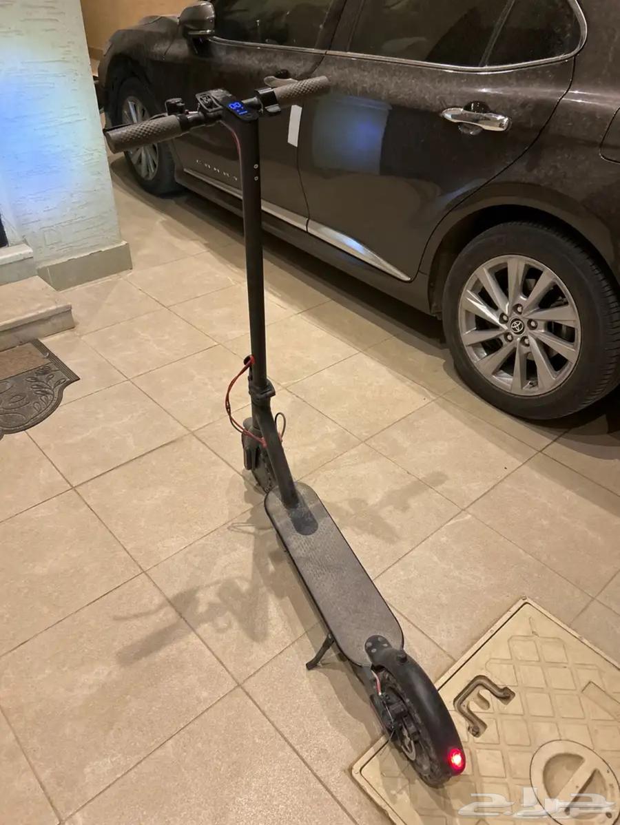 Electric scooter63667553793538111