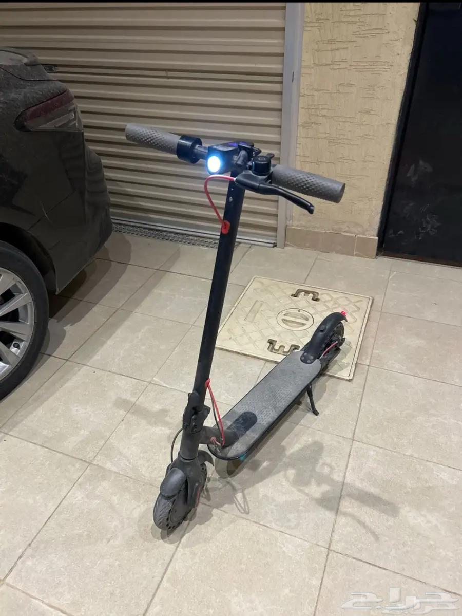 Electric scooter63667553793538110