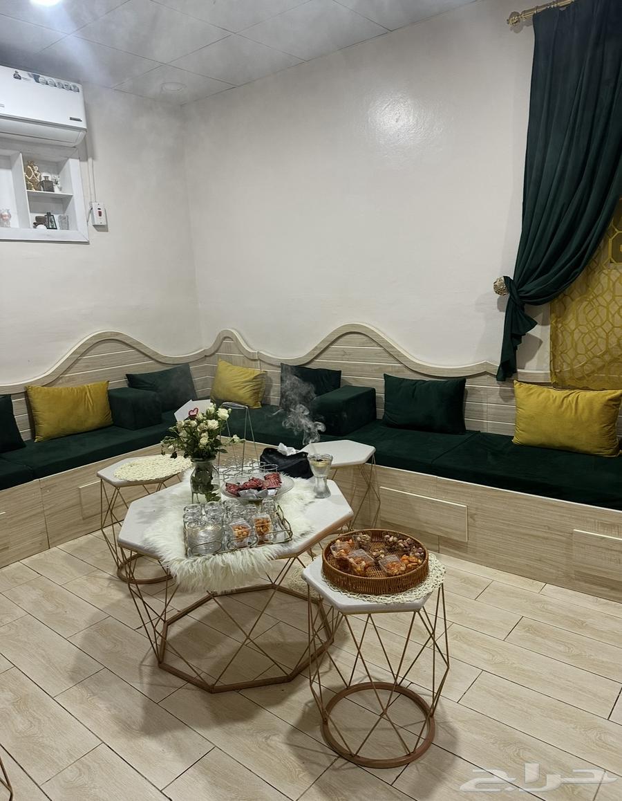 Sofa for sale with tables in Tabuk, negotiable 3000, excellent wood63667693774850111